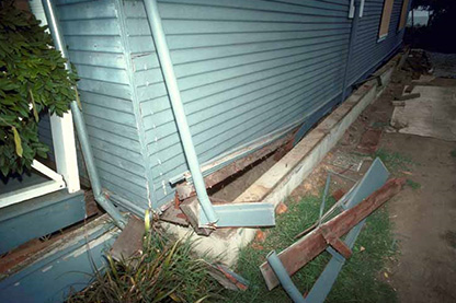 Image: House damage from seismic waves & ground shaking